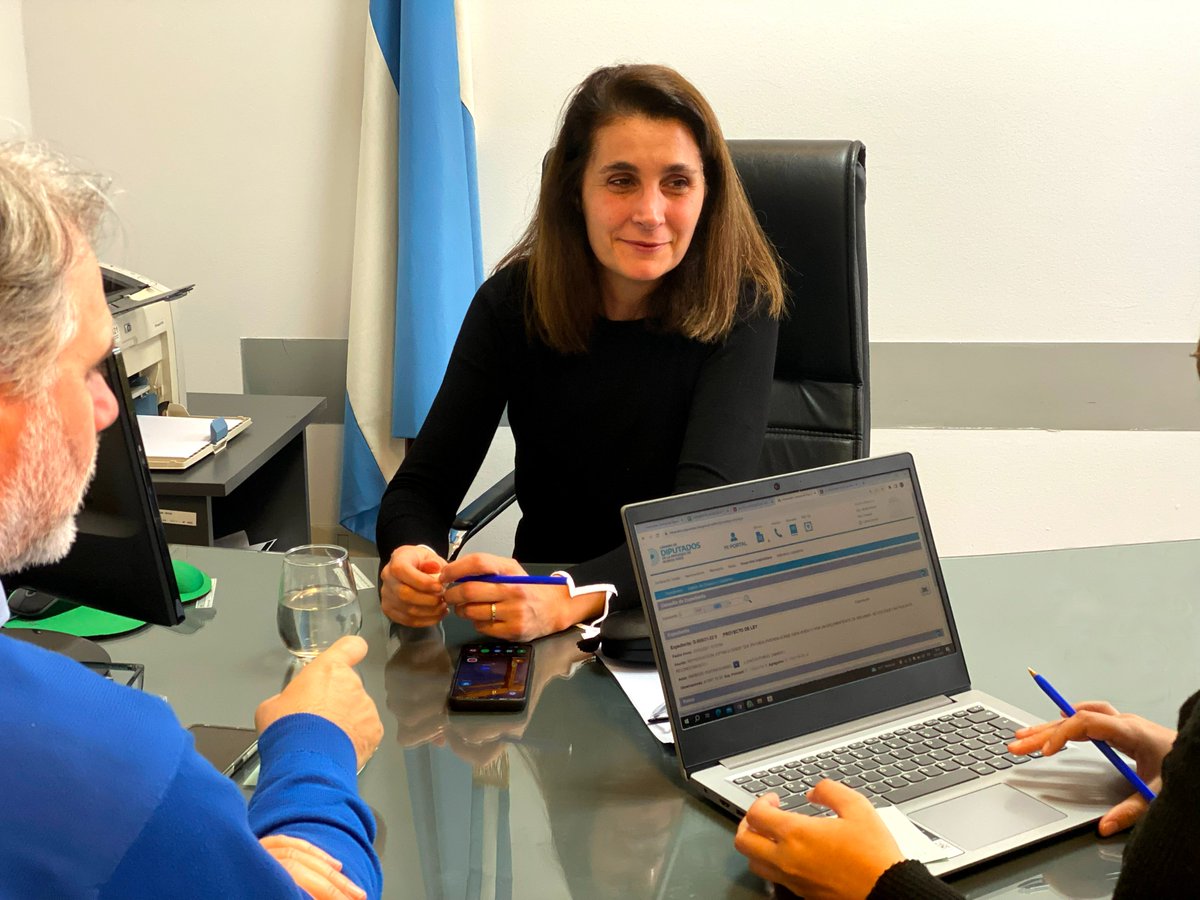 vivianadirolli's tweet photo. 📸 Durante la tarde de hoy planificamos la próxima reunión de la Comisión de Asuntos Culturales.
Además trabajamos sobre los nuevos proyectos que estamos desarrollando. https://t.co/tbJOCEnl77