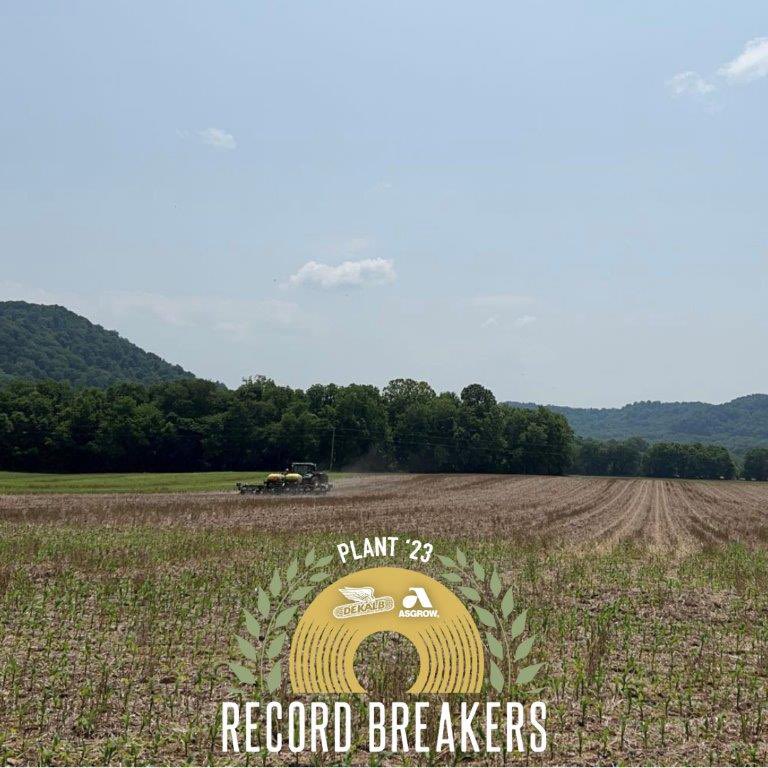 The prettiest plot view in New Haven, KY! 🚜🌽

Thank you, Peterson Farms, for planting a multi brand non GMO plot featuring #DEKALB. We have two new products we’re testing for our #Classof24 we’re very excited about! 🤩👏🏻

#Plant23 #WinningHasRoots #RecordBreakers #BayerUp
