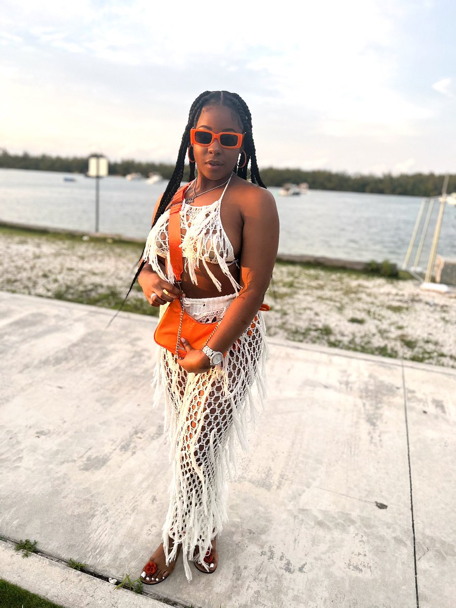 _Sabrae's tweet photo. #SandzFl 🤍🧡🤍🧡 https://t.co/GjSyIpoEZ3