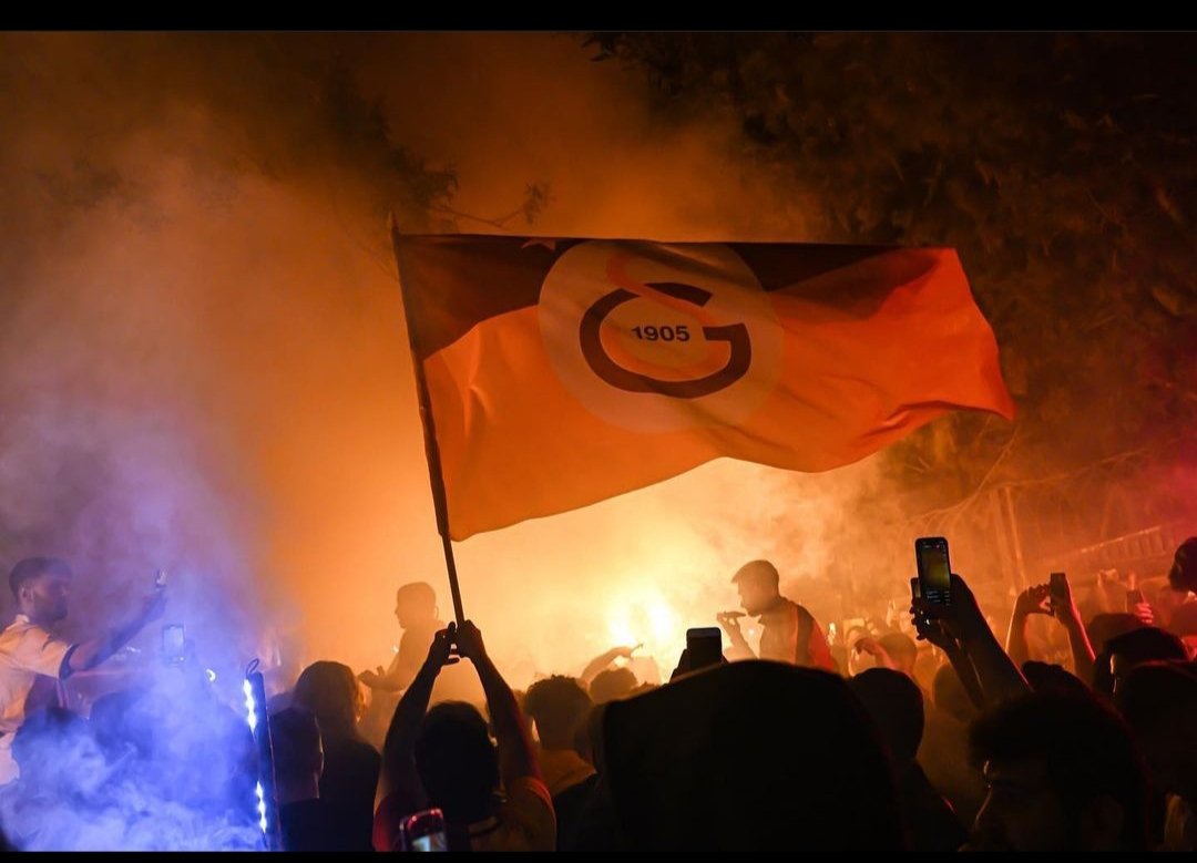 Tebrikler Cimbomummm❤️💛 #SampiyonGalatasaray #GönüldenSeviyoruz