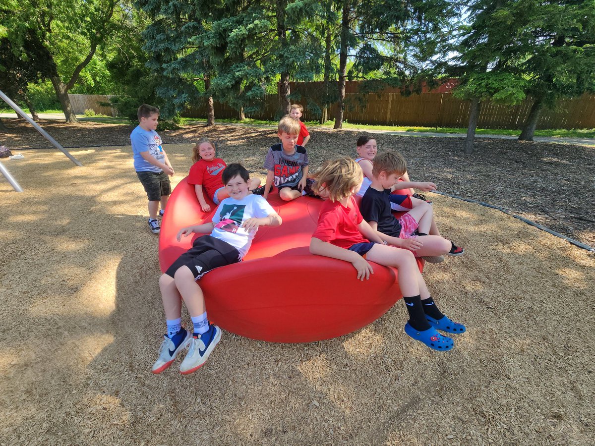 Shenanigansin3's tweet photo. "BEST DAY EVER!" Today, we had a Third Grade Finale Fun Day! We walked down to the park, enjoyed the new playground, and had popsicles! A special thank you to the CH Police Department for ensuring our safety and the CH Service Department for the yummy cookies! https://t.co/FQASlJWT12