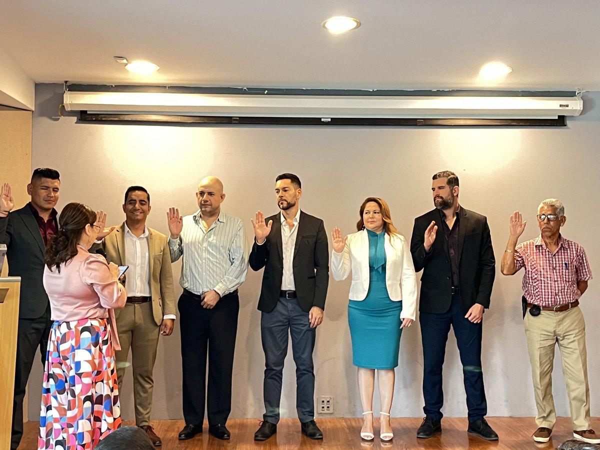 her_salcedo's tweet photo. Oficialmente Vicepresidente de la Fundación Buró Turístico Manta 🙏🏼

Hoy se realizó la posesión de la nueva directiva de esta organización para trabajar en bien de nuestro Manta, resaltando lo mejor que tenemos y gestionando acciones  para el desarrollo turístico del cantón. https://t.co/xii6XHRBly