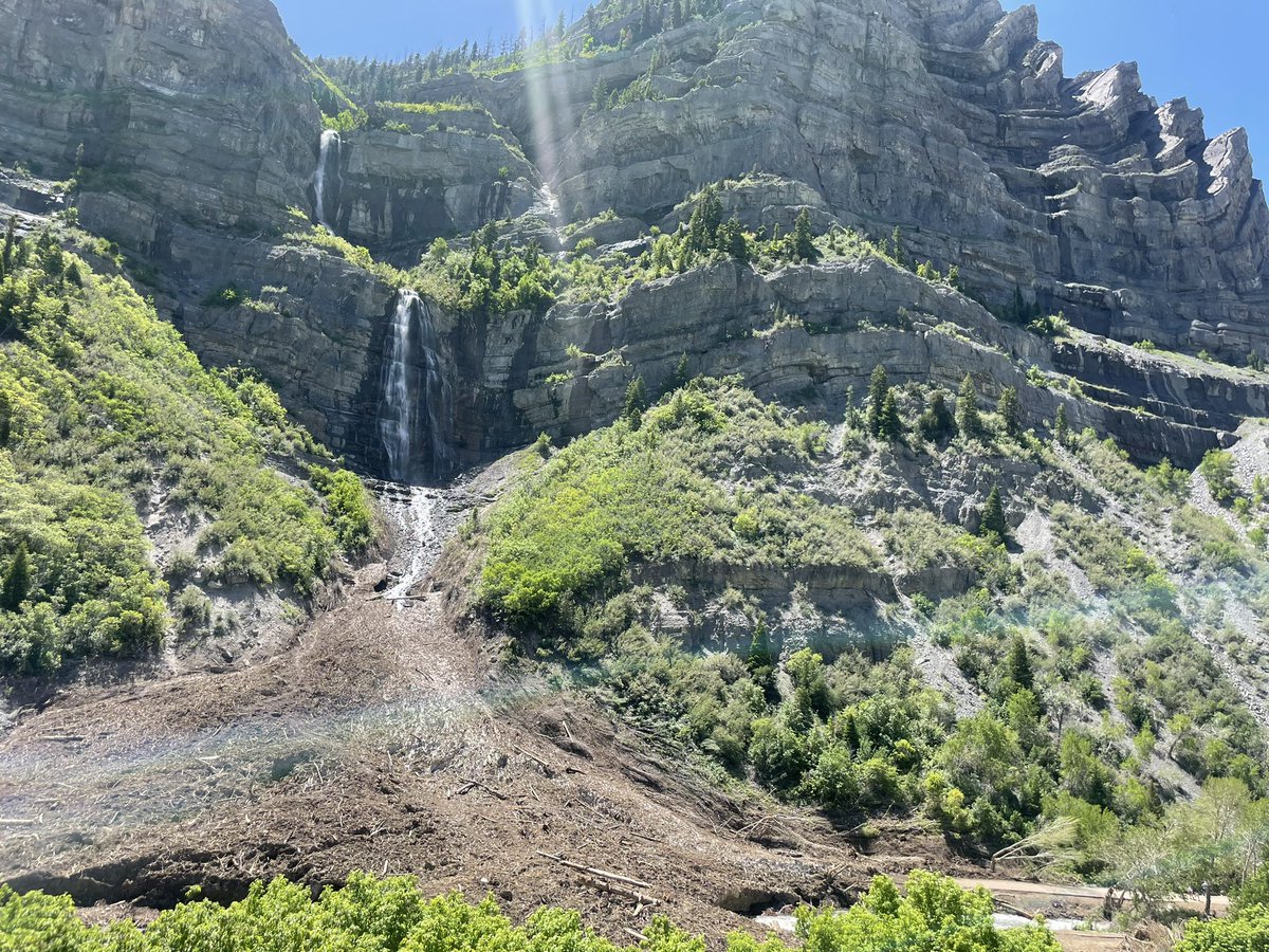 anneka_onair's tweet image. I’ll admit, the view is stunning but if you’re thinking of visiting Bridal Veil Falls in #provocanyon anytime soon, do so from a distance.

Debris and snow from an avalanche are still covering up parts of the trail and river making the ground unstable😳

#abc4 #abc4news #utahnews