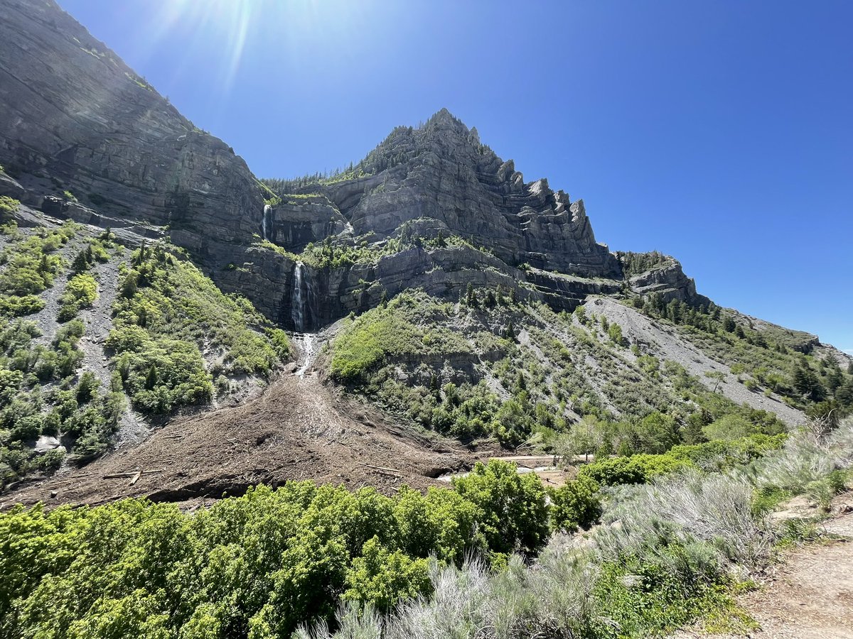 anneka_onair's tweet image. I’ll admit, the view is stunning but if you’re thinking of visiting Bridal Veil Falls in #provocanyon anytime soon, do so from a distance.

Debris and snow from an avalanche are still covering up parts of the trail and river making the ground unstable😳

#abc4 #abc4news #utahnews