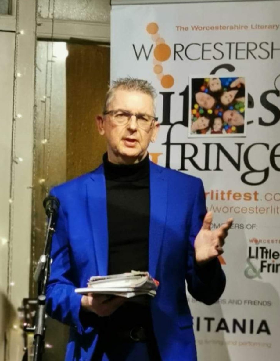 Wonderful time at Poetry Cafe, Gloucester Library today. Brilliant set by Derek Dohren 💙 An audience of 20 people, new & familiar faces. Next one Tuesday 27th June 12.30 till 2.00pm. Guest poet - Patricia Ince @GlosPoetSociety @GloPoeFest @gloslibs #poetry #libraries