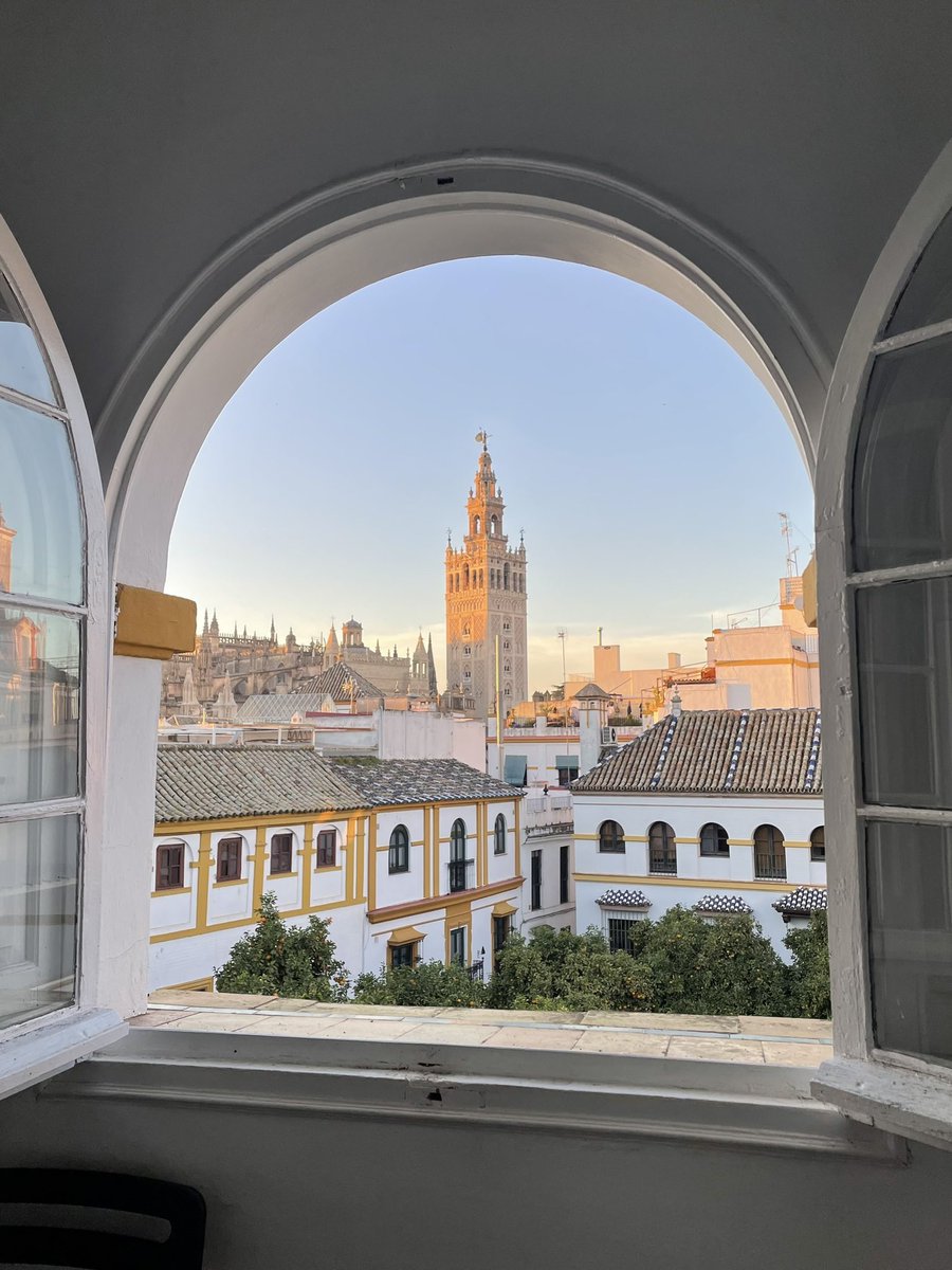 Sevilla yo nunca te quiero igual, yo te quiero diferente y siempre te quiero más