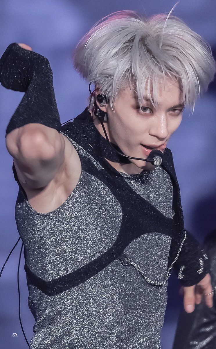 HIS ARMPIT MUSCLESSS