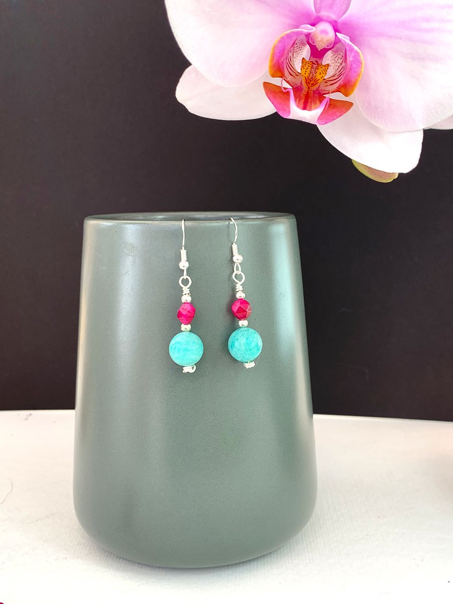 EarringsOfGem's tweet photo. These earrings feature green amazonite as the largest gemstones, in their fresh coloured natural beauty.
Available via Etsy: https://t.co/V2sikF8flr
#madeinwales #wirewrappedearring #pinkgreenearring #handmadeearring #magentaearring #wirewrappedgreen #bohoearrings https://t.co/szN1E33Zi5