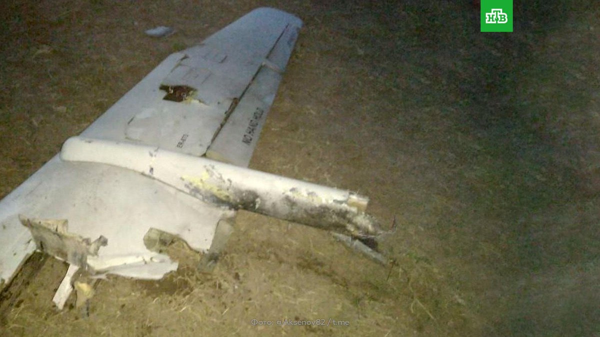 Аксёнов показал фотографию сбитого во вторник украинского беспилотника в восточной части Крыма и призвал жителей доверять только проверенным источникам информации. Пострадавших и разрушений нет