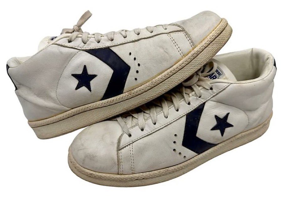 Michael Jordan's game-worn Converse All Stars are currently sitting at highest bid of $16,106 📈 

How much do you think these will end up selling for?
#michaeljordan #Jordan #converse #Allstars #Sneakers