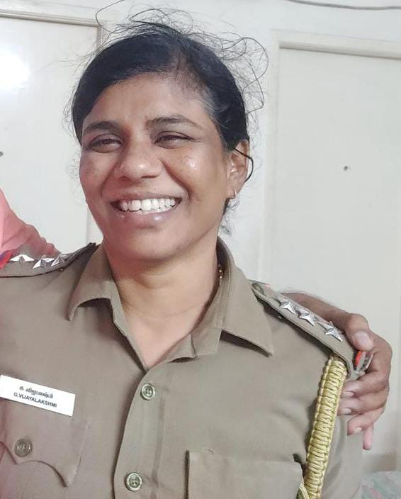 #JUSTIN | சென்னை படப்பை அருகே உள்ள டீக்கடையில் டீ குடித்துவிட்டு, அதற்கான பணம் தர மறுத்து வாக்குவாதத்தில் ஈடுபட்டதாக எழுந்த புகாரின் அடிப்படையில், கூடுவாஞ்சேரி அனைத்து மகளிர் காவல் நிலைய ஆய்வாளர் விஜயலட்சுமி உட்பட 4 போலீசாரை சஸ்பெண்ட் செய்து தாம்பரம் கமிஷனர் அமல்ராஜ் உத்தரவு!