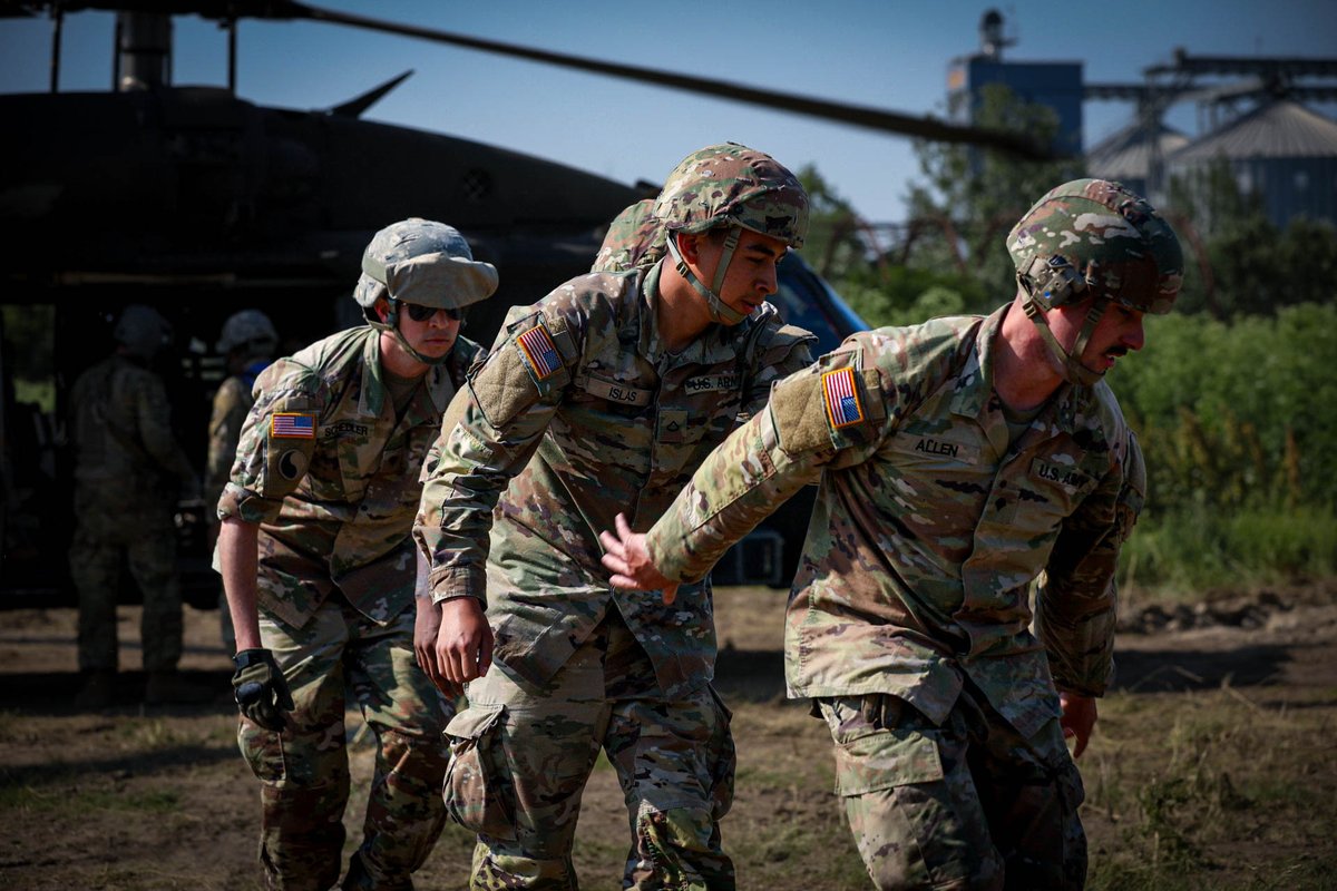 USArmyEURAF's tweet photo. 👀 Check out these @USArmy #Soldiers with #3rdCAB, @3rd_Infantry, participating in the #DefenderEurope exercise #SaberGuardian 23, taking place in Romania with our @NATO #Allies.
#MEDEVAC #training is a skill that needs continuous practice.
#MakingaDifference #BeAllYouCanBe https://t.co/jBxw1iSzSa