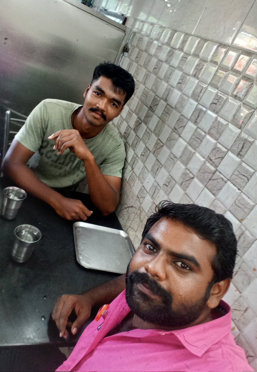 PushpaMani06's tweet photo. Wish you many more happy returns of the day nanba @vigneshravi0706.
🥳🥳🥳🥳🎂🎂🎂🎂🎂
#HBDnanba https://t.co/ux04m3tTZn