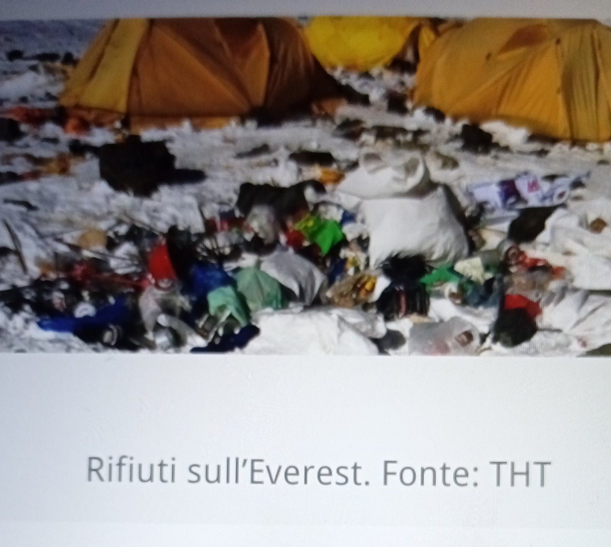 ... sembra inverosimile,
nell'ultimo anno sono stati raccolti OLTRE 6.000 Kg
di Rifiuti nei 3 campi Base sull' Everest...
         PERCHÉ ??????
😓😟😯😡😡😡