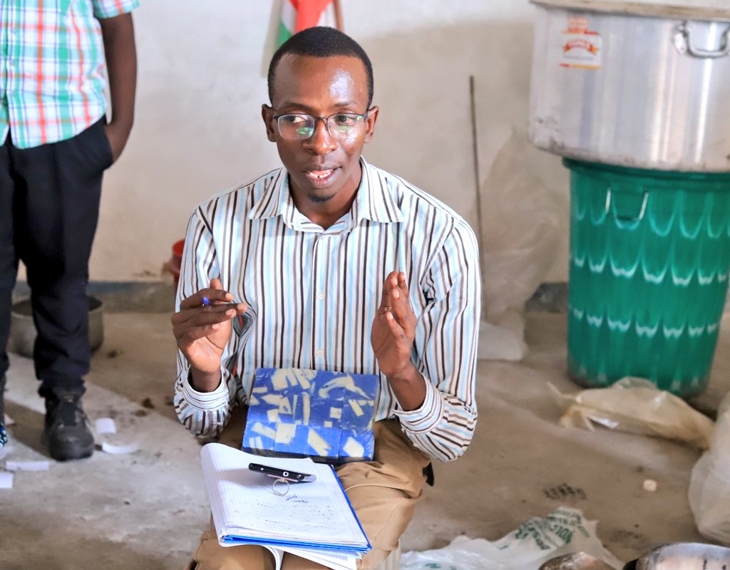 PAEEJ_Burundi's tweet photo. 🧴La @MaisonIsan est une entreprise qui fabrique la crème solide pour la peau 100% naturelle et les savons.

💵 Bénéficiaire du @PAEEJ_Burundi, Isaïe @NdayihimbazeI peut écouler 80 kg de savons/jour. Il a créé 9 emplois à temps plein. Avant il travaillait seul.

📞: 72 022 434 https://t.co/K6Ga4ar2yS