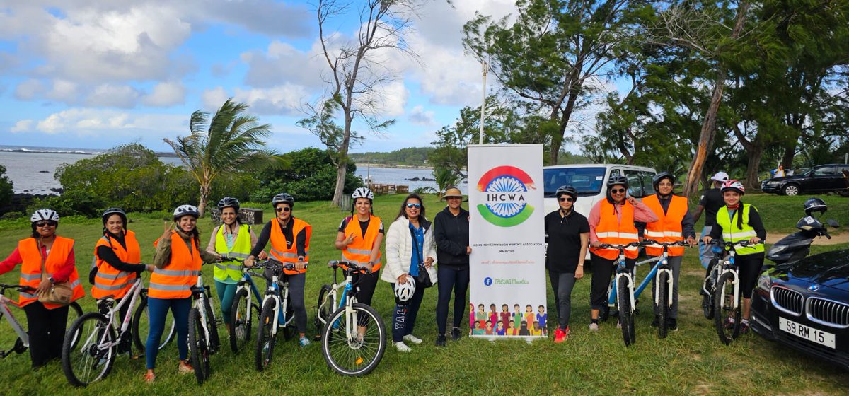 As part of the World Bicycle & Environment Day 2023 organized by the Min. of Youth Empowerment, Sports & Recreation on 3 June, 12 volunteers from Indian High Commission Women’s Association (IHCWA) completed 25 kms of cycling, from Le Bouchon Public Beach to Mahebourg Waterfront.
