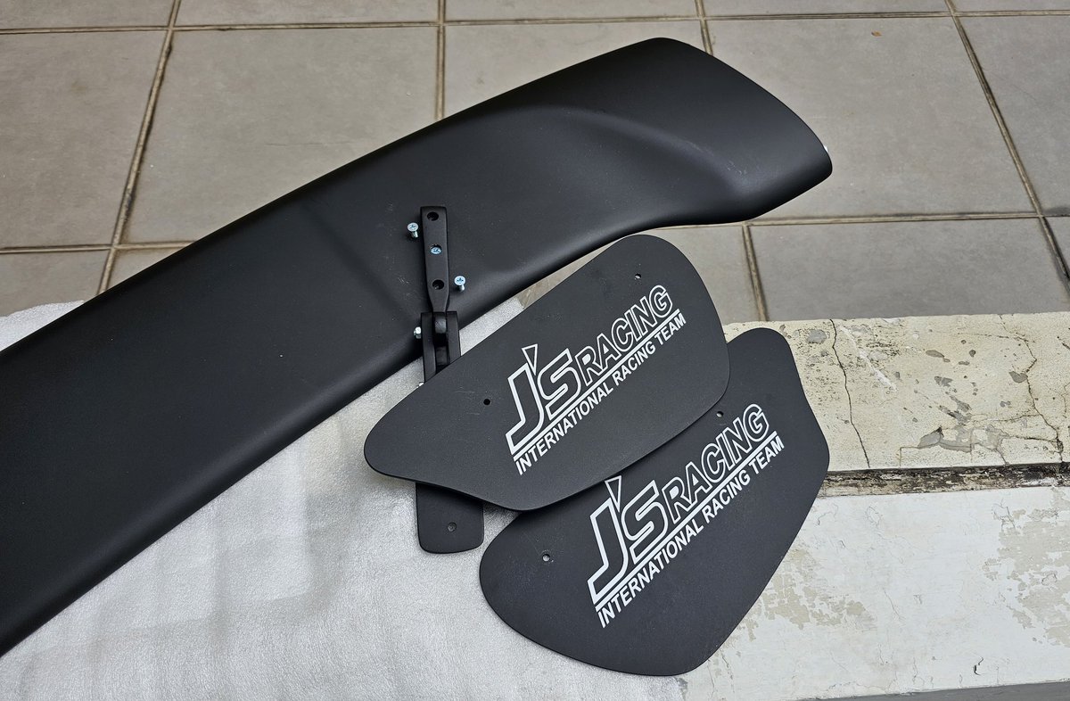 Gue tau Twitter bukan platform jualan tapi kalo ada yang minat spoiler ala GT Wing J's Racing untuk hatchback (Brio dll) di Jaksel, hit me up. Ga jadi pake mau jual aja.