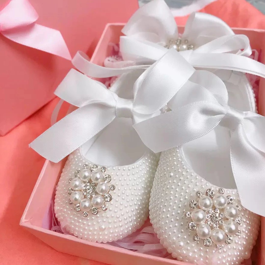 🎀 Step into elegance with our Christening Baby Girl Shoes. These handmade crystal shoes are perfect for those special moments like christening, baptism, or any memorable occasion.

#ChristeningShoes #BabyGirlFashion #ElegantStyle #HandmadeWithLove