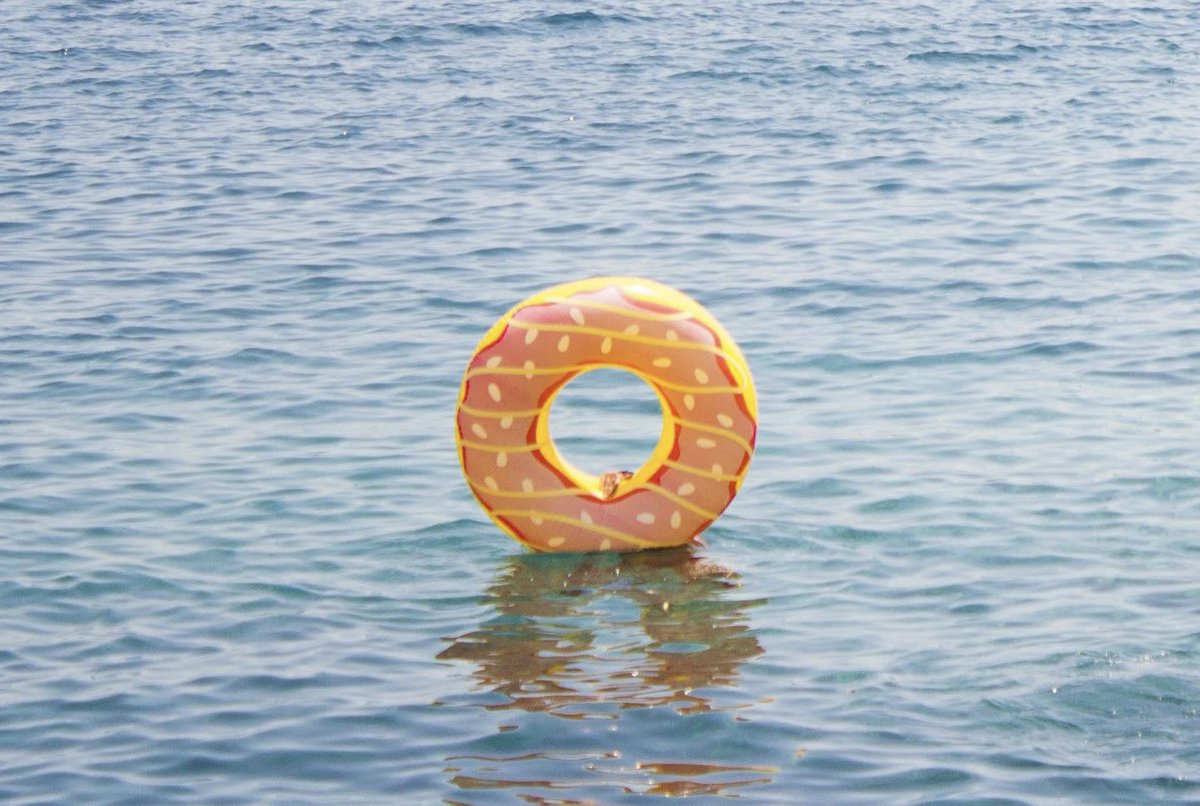 Miten onnistuu johtamistehtävissä olevan lomailu? Miten siihen voi valmistautua? Miten varmistetaan, ettei siitä tule loman sijaan päivystys?

#johtaminen #työelämä #loma #ratkes #keskiviikkokysymys #parhaatkäytännöt