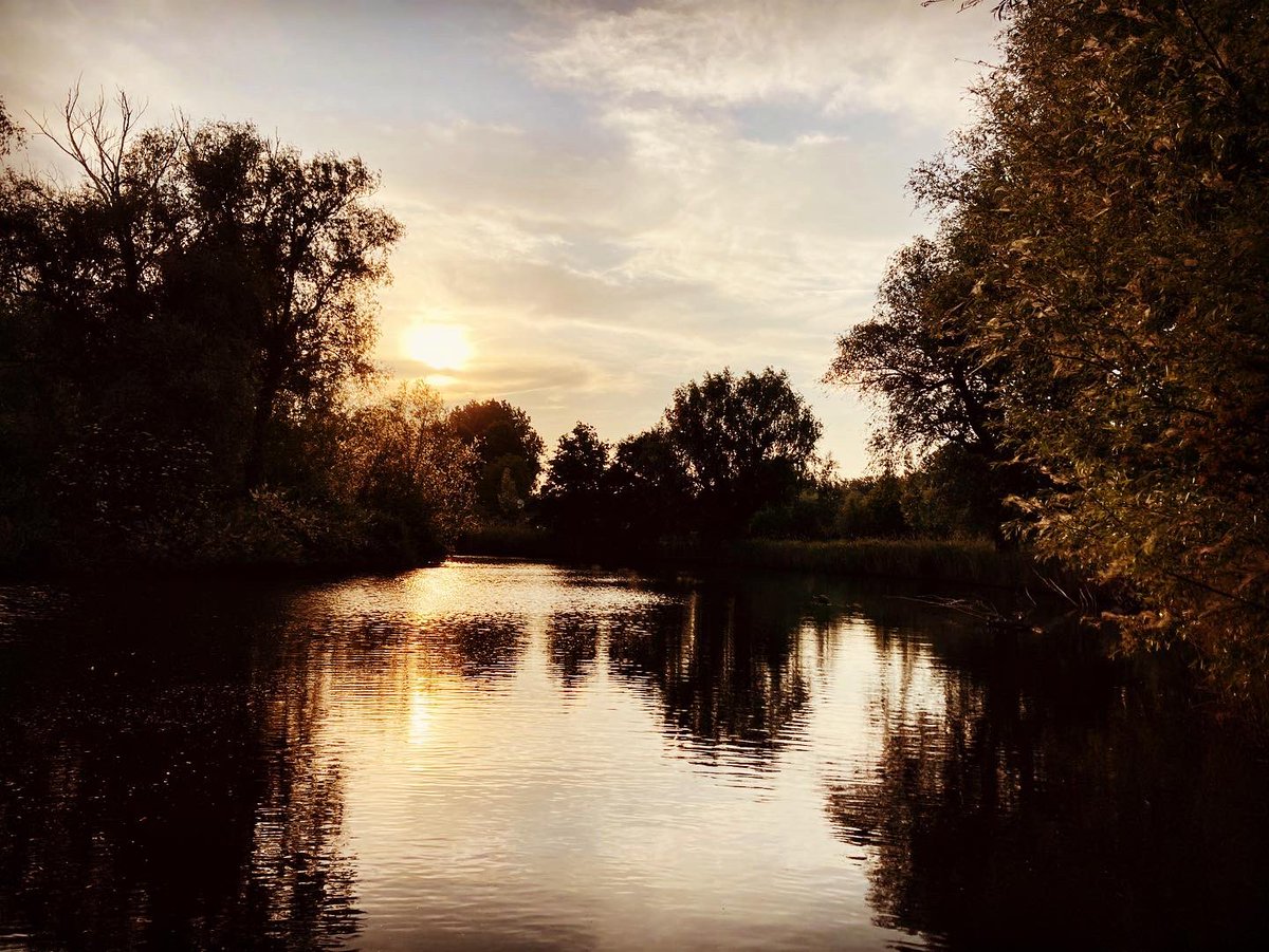 Gisteravond filmopnames voor de serie ‘langs de Hollandse Waterlinies’. Ik mocht wat vertellen over de natuur op fort Giessen. #fortGiessen #HollandseWaterlinies #unesco #natuur #BrabantsLandschap #Altena