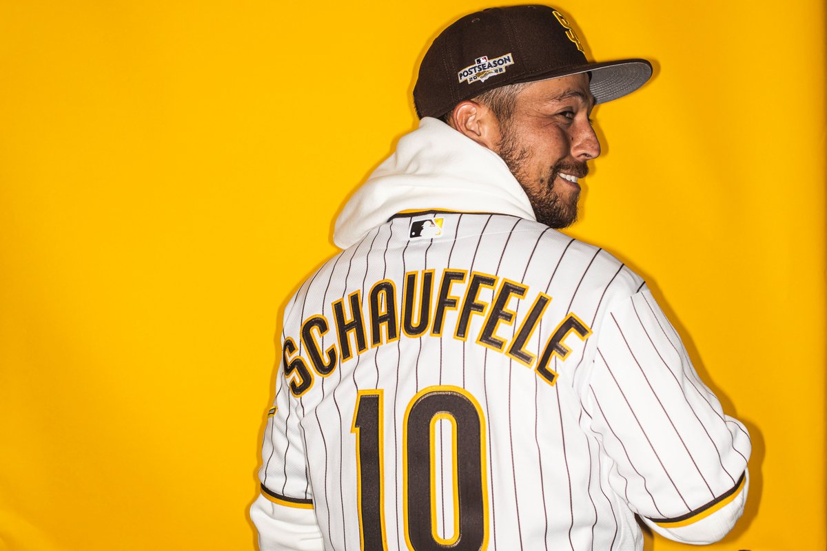 Padres's tweet photo. An eXcellent first pitch 👏 

Thanks for joining us tonight, @XSchauffele! https://t.co/rqzagLRW63