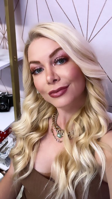 I enjoyed chatting with legendary @hollyrandall today for her podcast! 🎙️ https://t.co/KPw17KrDPf<a class="tags" href="/tag/hollyrandall">@hollyrandall</a><a href="/tag/lockdownlife"class="tags"><span>#lockdownlife</span></a><a href="/tag/quarantinecuddles"class="tags"><span>#quarantinecuddles</span></a>