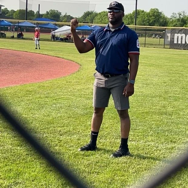 HelpSaveOurSpo1's tweet photo. @wezzy715 putting in work as an ump! Happy to be a part of his journey to #helpsaveoursports https://t.co/jRn0Y9ADOY