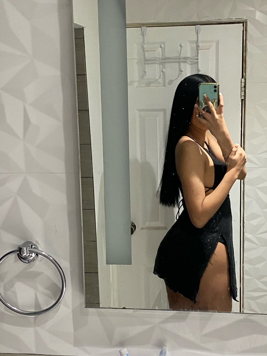BabyAri2202's tweet photo. Me encanta ese vestido😮‍💨 https://t.co/2T0lu7B4Ep