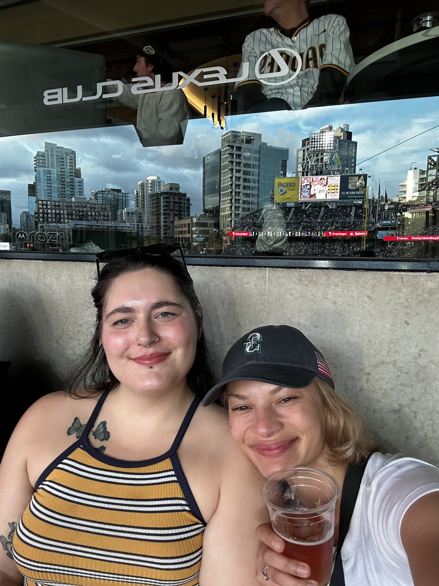 zo_muffin's tweet photo. @Padres donna’s first game https://t.co/IpsbAjktCs