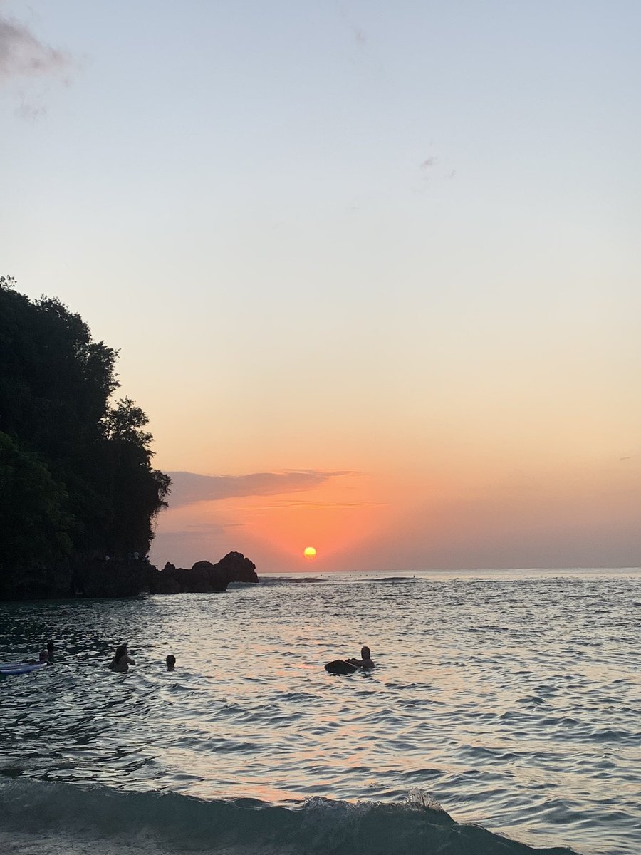 Maximoff73302's tweet photo. eat. sleep. beach. repeat https://t.co/1YxsHieOyQ