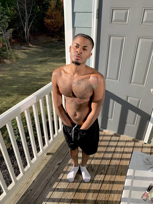 1 pic. Potentious https://t.co/JjmAQLC4Wx<a href="/tag/ffun"class="tags"><span>#ffun</span></a>