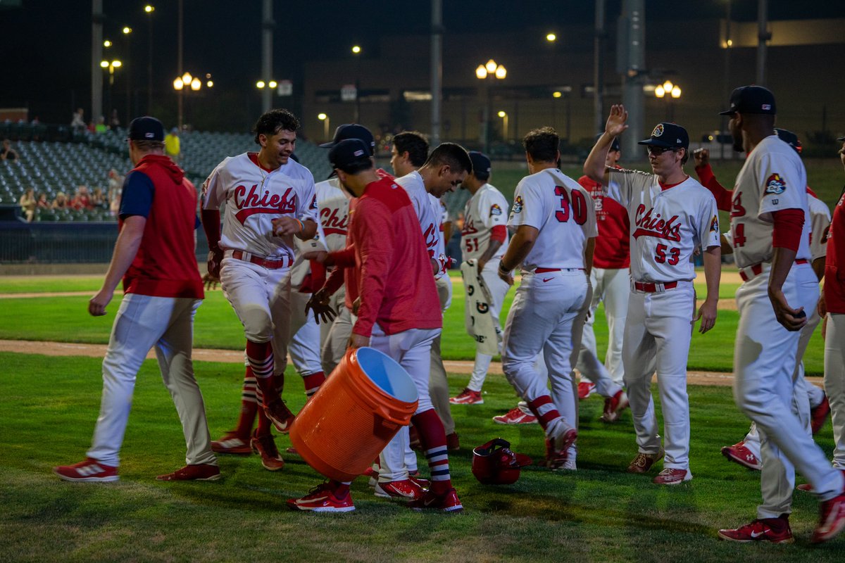 peoriachiefs's tweet photo. GEESE FLY IN A V??
ARE YOU SURE IT’S NOT AN L??
#WALKEDITOFF https://t.co/KOd595O4yn