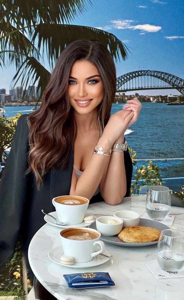 صباح الخير...هو الذي يبدأ بوجهين ..وجه قهوتي المُره ..ووجهكم الحلو  ...!!❤