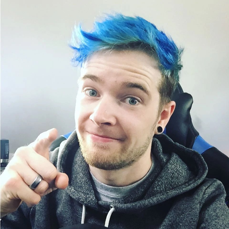 SantaDecides's tweet photo. DanTDM has been promoted to the nicer list! https://t.co/6QJnVGGOHR