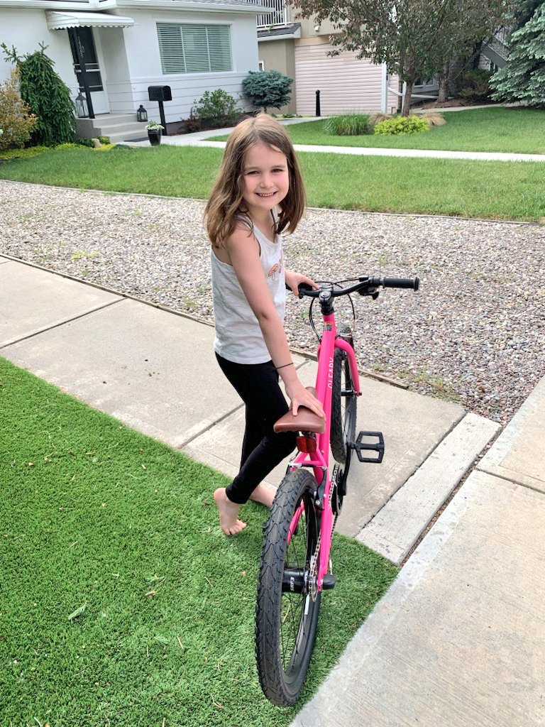 yycbikeguy's tweet photo. Somebody rode her new bike all the way to gymnastics 😄 First time going down through Scarborough to the 12th Ave cycle track on her own. Seems to have the shifting figured out! #3speed #igh #athlete #crazy #smile #six #strong #tired #bicycle https://t.co/20r6YH9Tc1