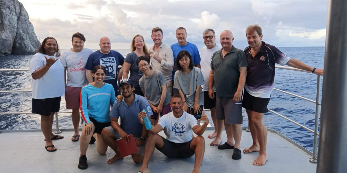 DiveColombia's tweet photo. Some images that @ send us aboard #FEROX in #Malpelo at this moment a talk is being given about the ecosystem of the Island 🦈💪🏻📸

#buceocolombia #buceoresponsableyseguro #noplastic #oceans #dive #diving #hammershark #liveboardferox #colombiadiveadventures #malpelo #shark https://t.co/7xHTrQwKPN