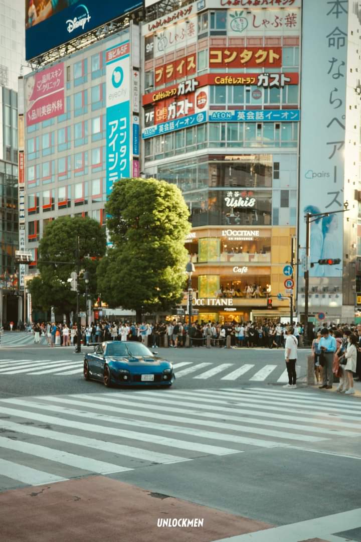 HS2_QRK5_s9's tweet photo. ทุกคนใน Shibuya หยุดเดินเพื่อฟังเสียง Rotary ของ RX-7
#Unlockmen https://t.co/ADrtDlcHzM