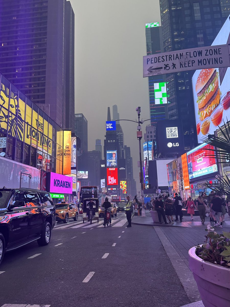 Manhattan under heavy smoke from Canada’s wildfires…