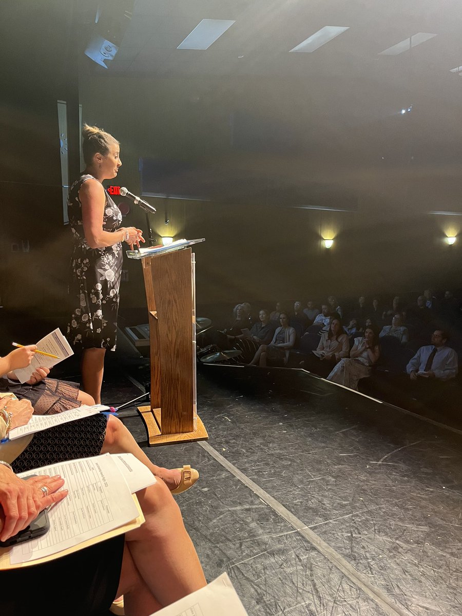 Such a wonderful night celebrating our seniors, but a special shout-out to <a href="/BravermanHHS/">Jeremy Braverman-Howell HS Principal</a> <a href="/Mrs_FStevenson/">Fran Stevenson</a> <a href="/AnthonyLimaldi/">Anthony Limaldi</a> and his band, and all of the presenters and teachers like <a href="/MaryCollins627/">苏州相城区</a> :).