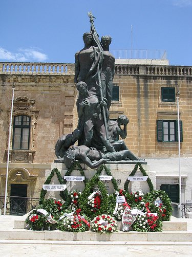 maltaorjp's tweet photo. 本日は｢6月7日の記念日｣、別名｢セッテ・ジューニョの日｣でマルタは祝日です🇲🇹

1919年のマルタ住民による一連の暴動に続いて、英国軍が群衆に向かって発砲し、4人が死亡したその日に起こった出来事を忘れない為に祝日となったそうです。
https://t.co/5rPYdNUxua