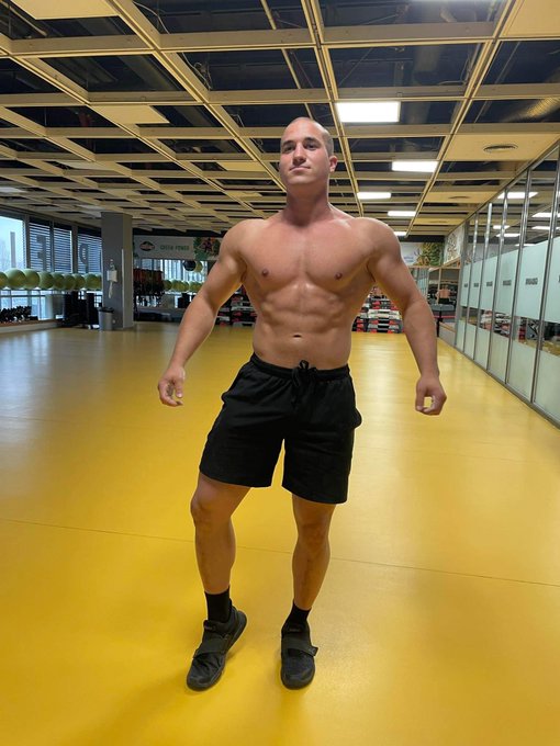 I'm doing this for 3 things: pussy, asshole and mouth 🌷🍑👅 https://t.co/YtTcNoR1Nz