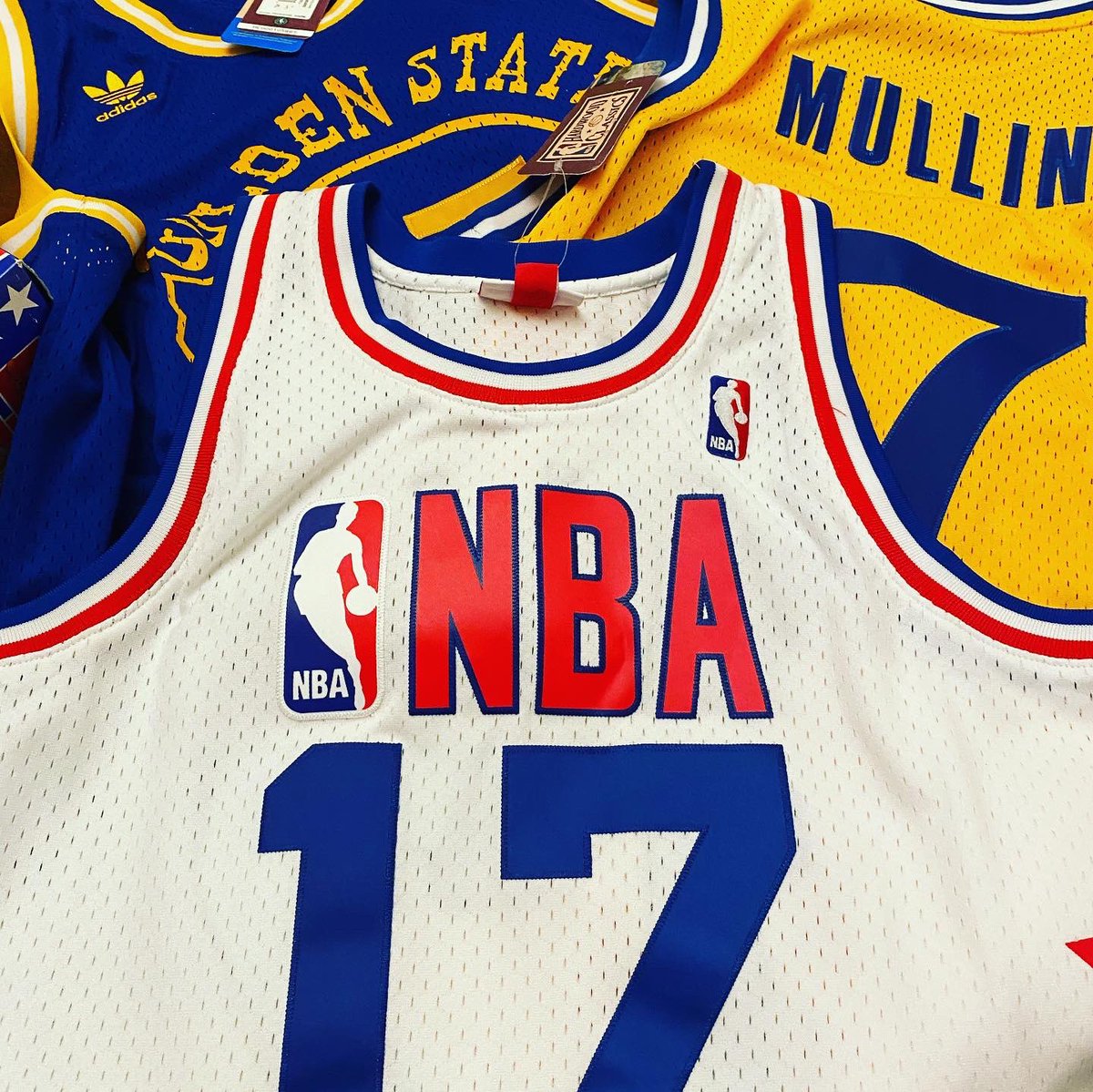 What a week! Kentucky last week with Topps, Bogota today, California tomorrow for <a href="/CARoadshow/">California Roadshow Shop</a> Opening on Friday AM with Chris Mullin doing a free signing for all!! I cant wait!!!