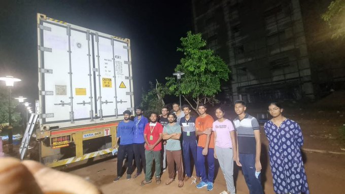 #OdishaTrainMishap | AIIMS-Bhubaneswar received 39 more bodies from different hospitals and successfully put in refrigerated containers around 3.50 am. 
As of now AIIMS received total 162 dead bodies and only hospital where all bodies preserved: AIIMS-Bhubaneswar