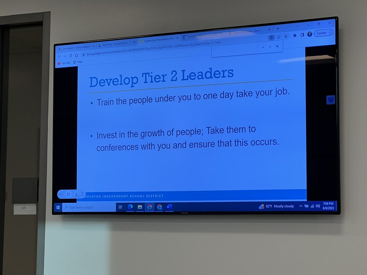 School leadership is grounded on culture & instruction. @tarrynce @WAWMSchools providing engaging exercises to our @RiceUniversity @GlasscockSchool Aspiring Principals. #LeadershipStyle