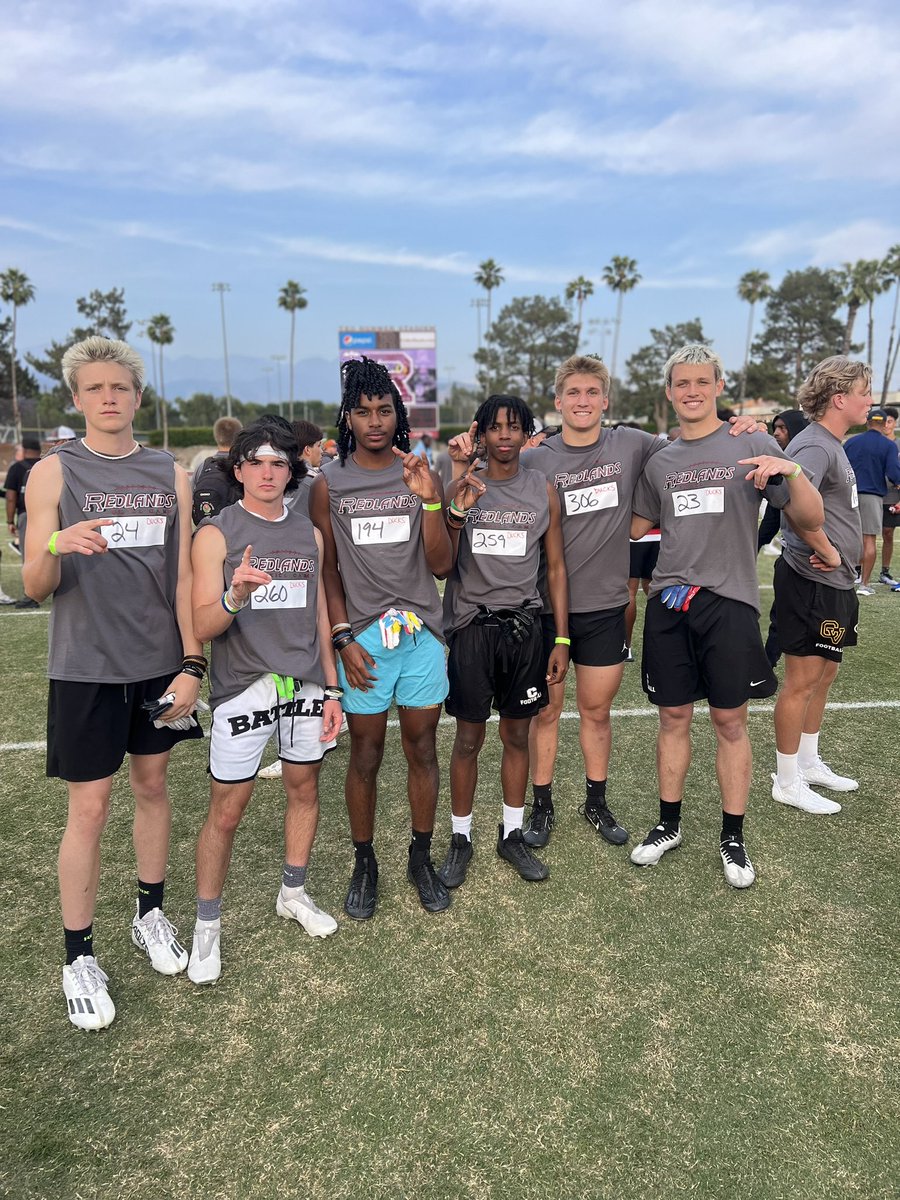 chaparralpumafb's tweet photo. Some of our guys at Redlands camp tonight. Logan, Ryley, Malachi, Daniel, Justin and Blake showed up and balled out! #PumaPRIDE https://t.co/xAi6NcirSS
