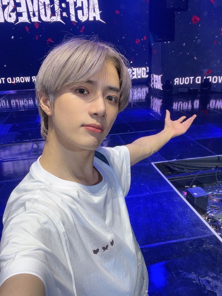 strawrolls's tweet image. 4 -  Give me your forever by Zack tabudlo |
I want you to know , I love you the most .
اريدك ان تعلم ، احبك اكثر شيء .