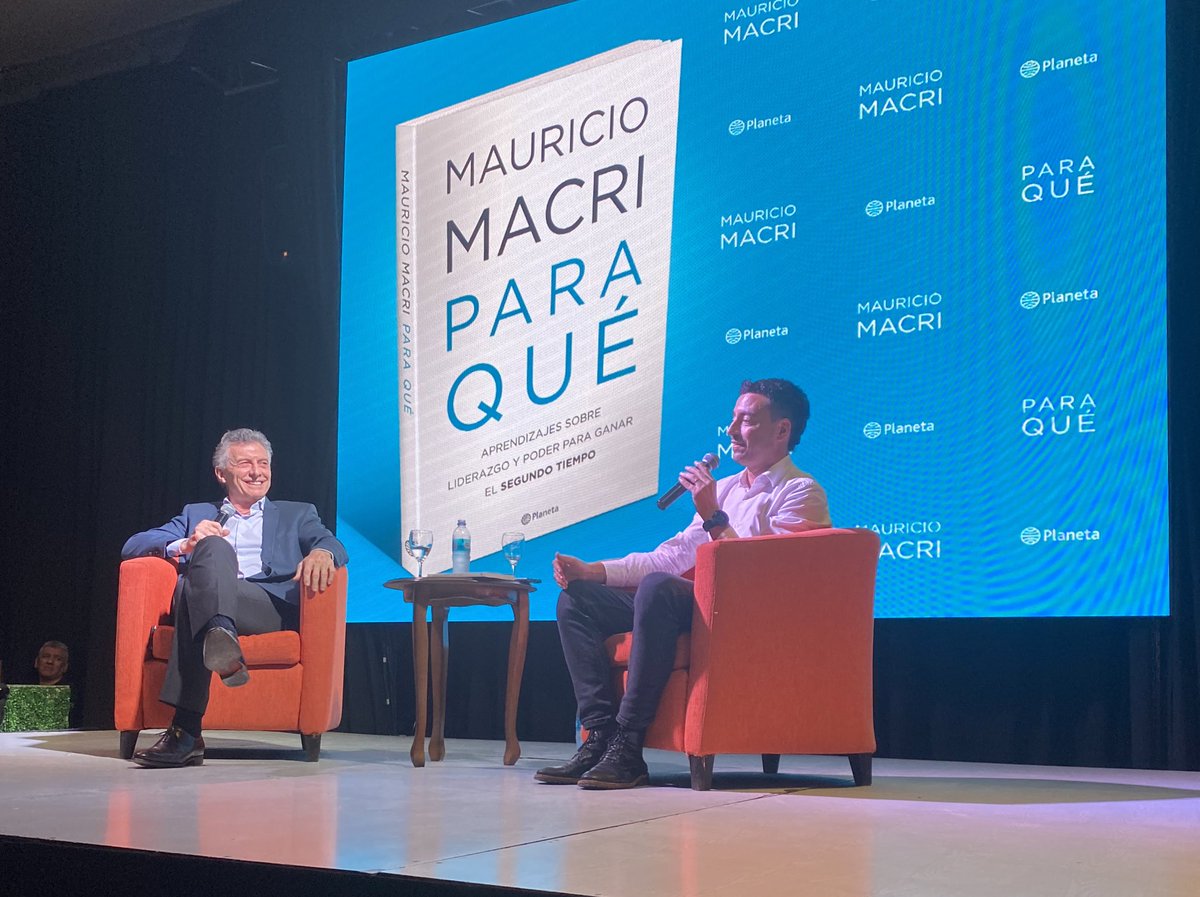 LuDeBernardi's tweet photo. PARA QUÉ, la pregunta que dota de sentido al uso de la herramienta del poder. 

Presentación del libro de @mauriciomacri en Córdoba, junto a @rodrigodeloredo y @soherelsukaria https://t.co/4N4y9xzUye