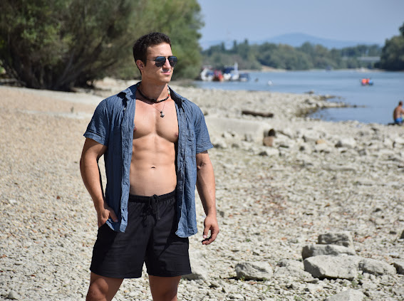 How about we fuck in this beach? 🔥 https://t.co/IRynDFOMAm