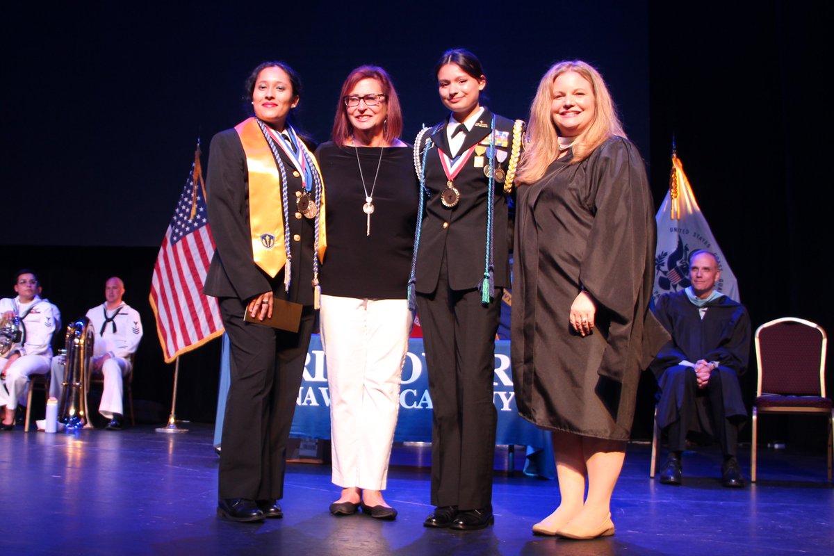 RickoverNavalHS's tweet photo. So proud of Friends of Rickover Empowerment Scholarship winners Marci and Elyse! @ChiPubSchools #FriendsofRickover #RickoverGraduation #Classof2023 https://t.co/IiUOqBkYcI