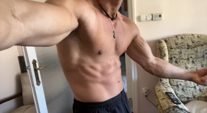 Would u lick my whole body and make me yours? 👅 https://t.co/sBD3vx2BPH